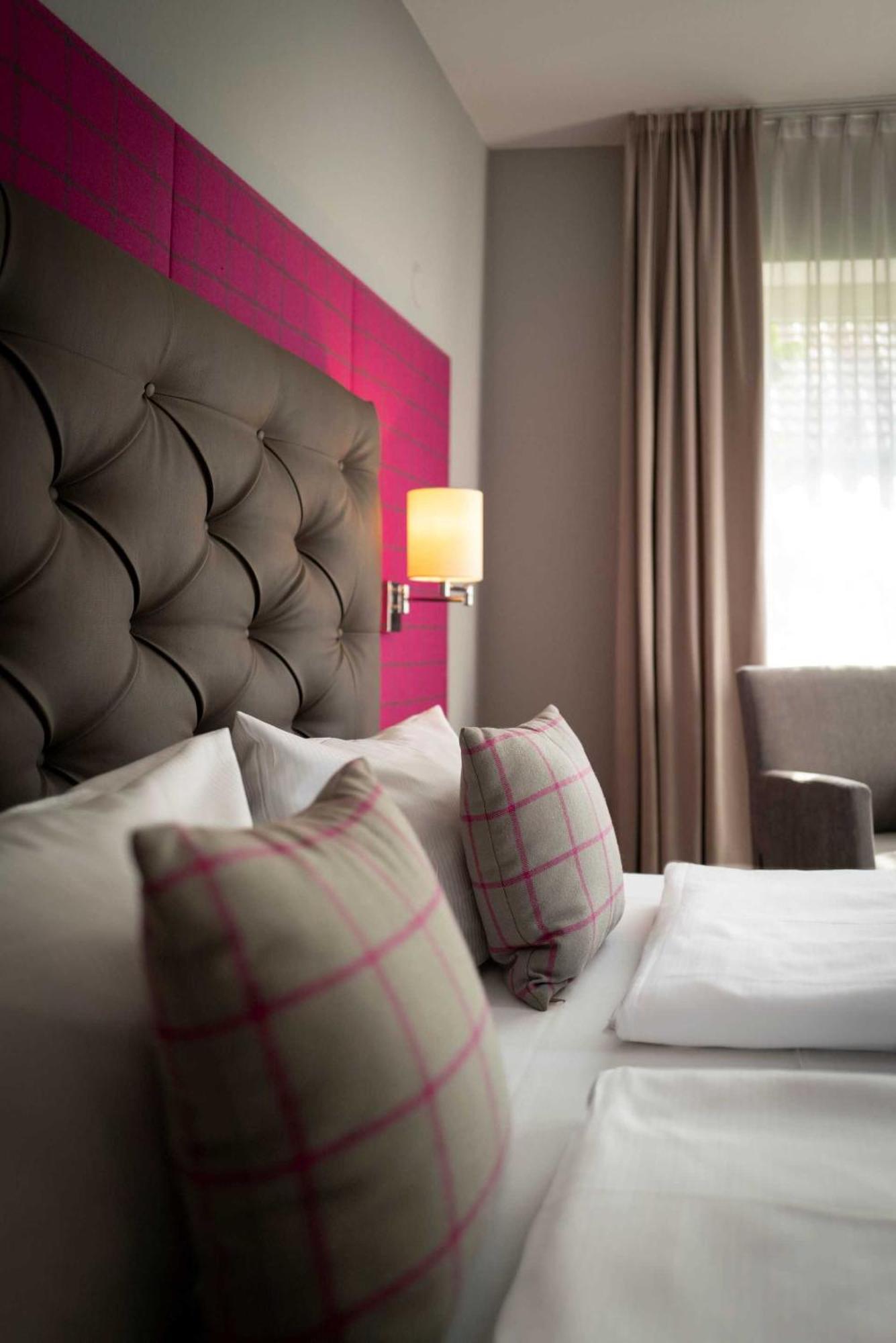 Landhotel 3Kronen Adelsdorf Ngoại thất bức ảnh