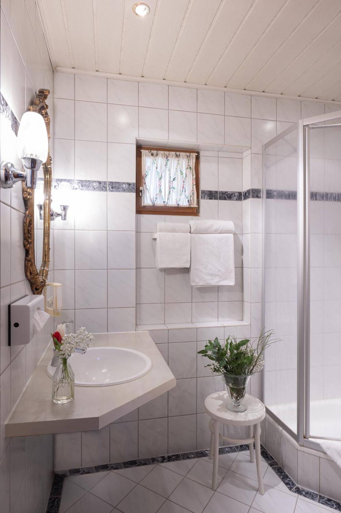 Landhotel 3Kronen Adelsdorf Ngoại thất bức ảnh