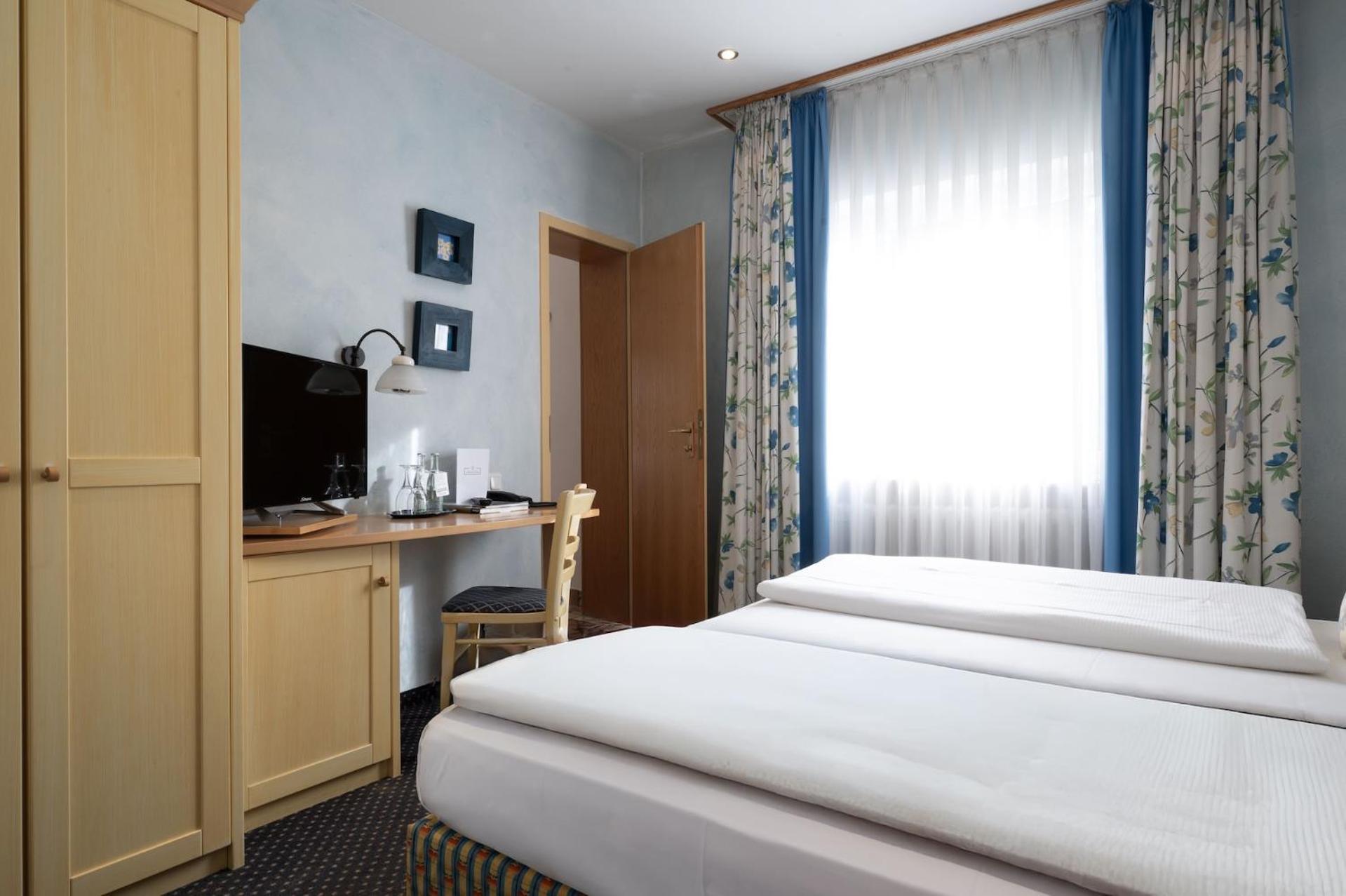 Landhotel 3Kronen Adelsdorf Ngoại thất bức ảnh